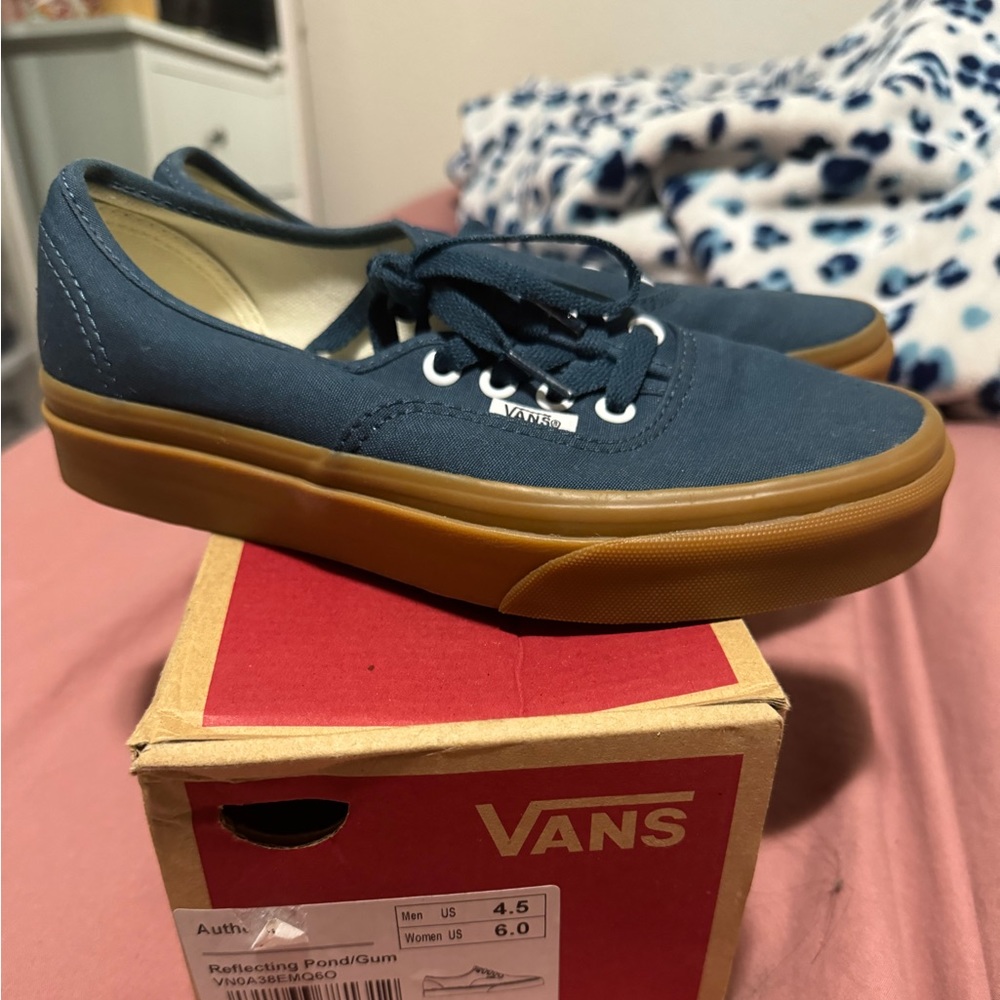 NWOT navy/gum vans w box